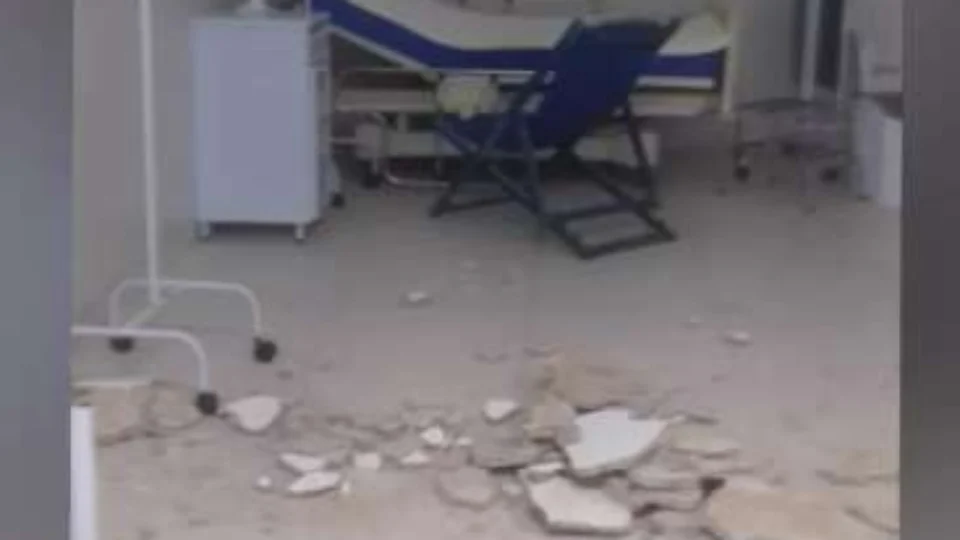 Teto de hospital desaba em cima de paciente idosa internada