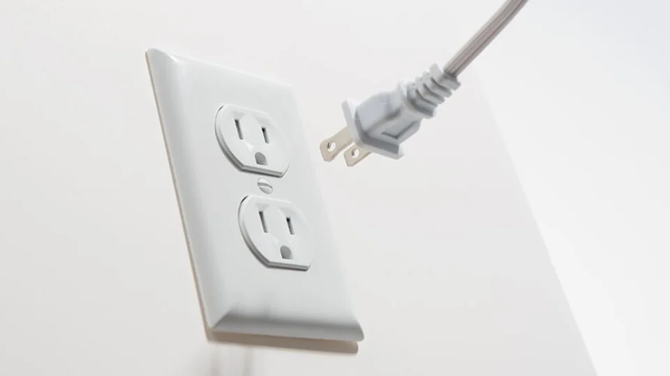 Adolescente morre ao levar choque em geladeira