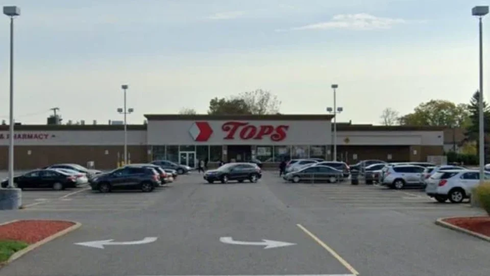 Atirador grava execução em supermercado, cerca de 10 pessoas morreram