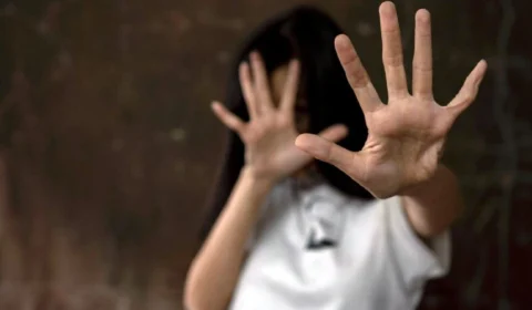 Pai tenta estuprar a filha em quarto de motel