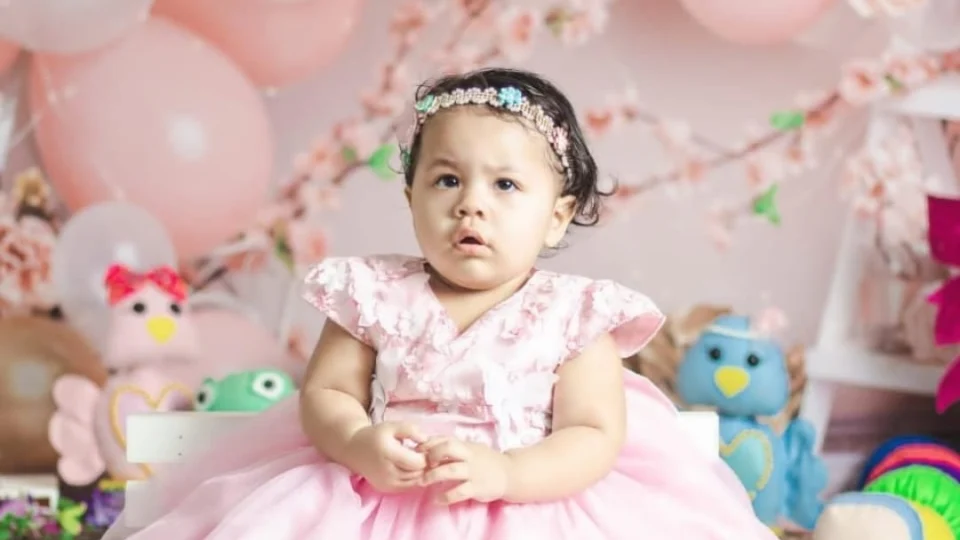 Mãe se desespera e quebra hospital ao perder a filha em Manaus; VÍDEO