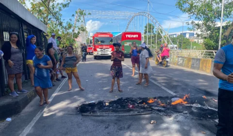 População faz manifestação e reivindica auxílio enchente no São Jorge