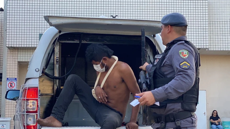 Assaltante é espancado e preso na zona Norte de Manaus; VÍDEO