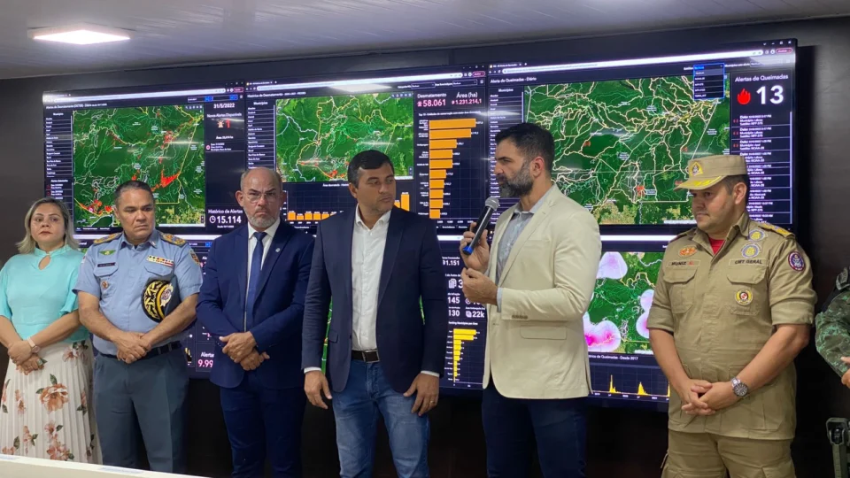 Governo assina decretos para reforçar combate ao desmatamento e queimadas no AM