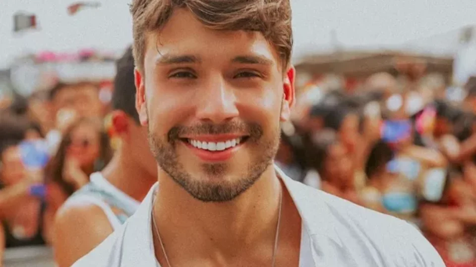 Lucas Viana é socorrido às pressas após uso de cigarro eletrônico