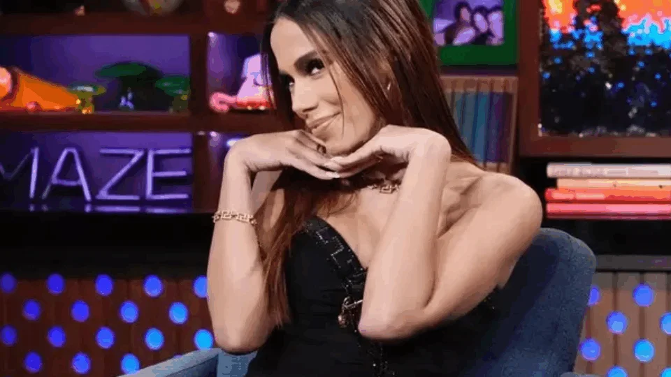 Anitta explica motivo que levou a fazer tatuagem no “tororó”