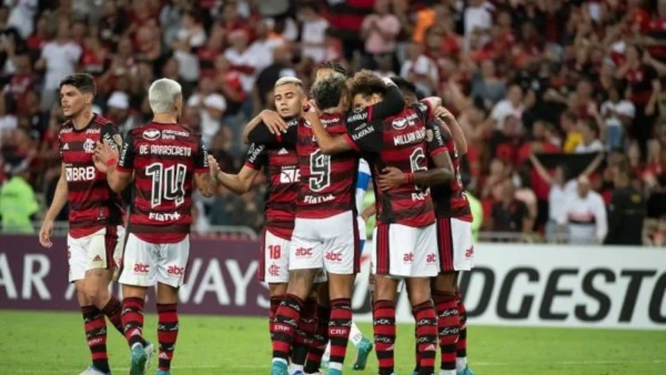 Flamengo enfrenta o América-MG para se reabilitar após derrotas