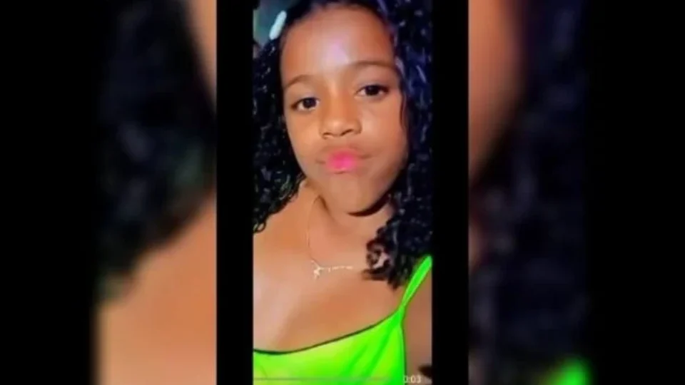 Segundo laudo, carro alegórico que prensou menina fez manobras irregulares