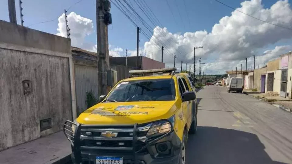 Homem é preso após dar facada no pescoço da própria tia