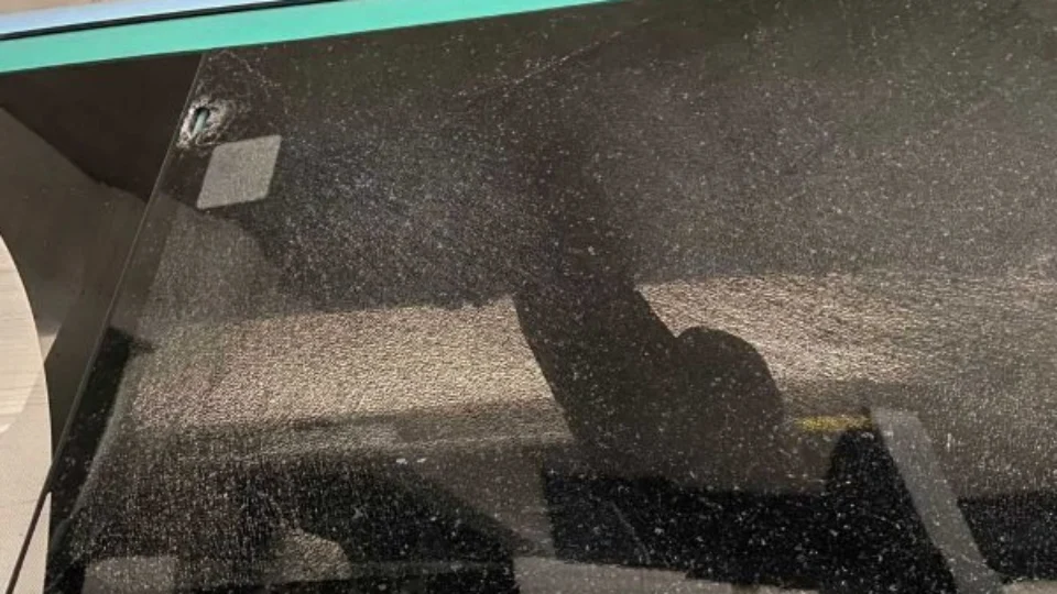 Ônibus do Fluminense é apedrejado a caminho de jogo com o Botafogo