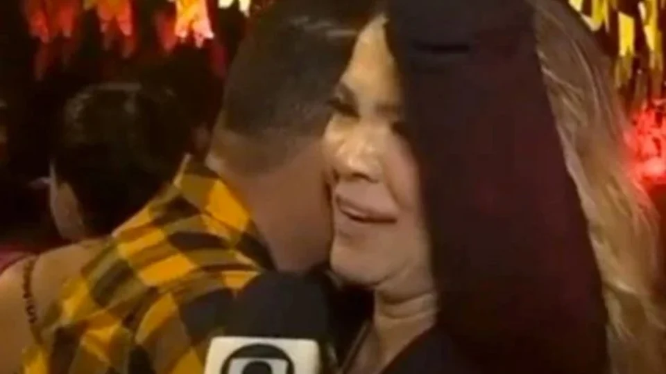 Vídeo: homem esconde o rosto em reportagem e momento viraliza na web