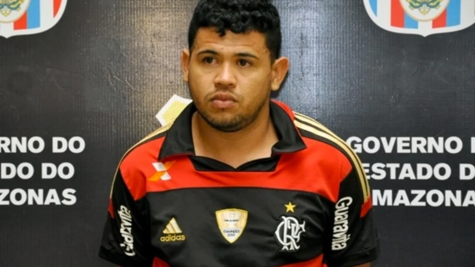 Corpo de traficante L7, filho de Zé Roberto da Compensa, chega em Manaus