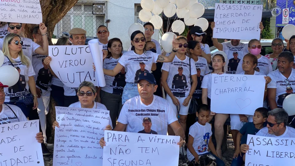 Família de socorrista morto atropelado em Manaus cobra justiça em manifestação