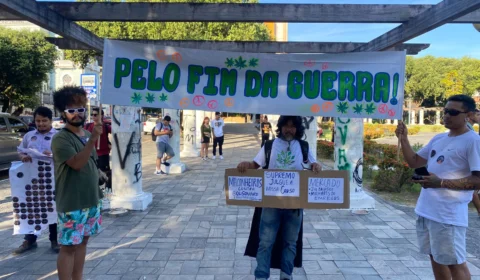 Marcha da Maconha defende legalização e fim do preconceito, em Manaus