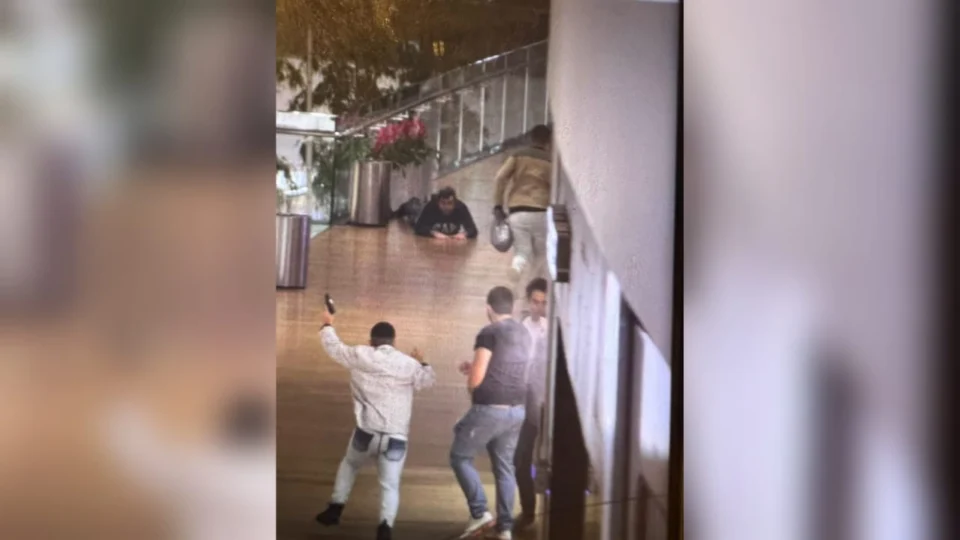 Tiroteio em shopping luxuoso mata segurança
