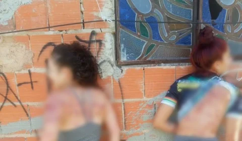 VEJA VÍDEO: possível tribunal do crime castiga mulheres à chicotadas