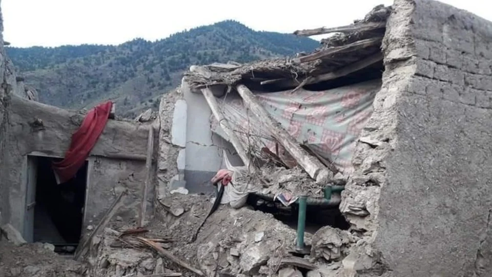 Terremoto mata mais de 900 pessoas no Afeganistão