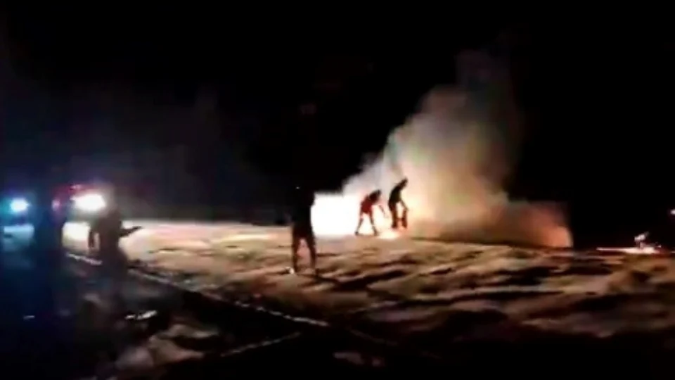 Dupla morre carbonizada por fios de alta tensão