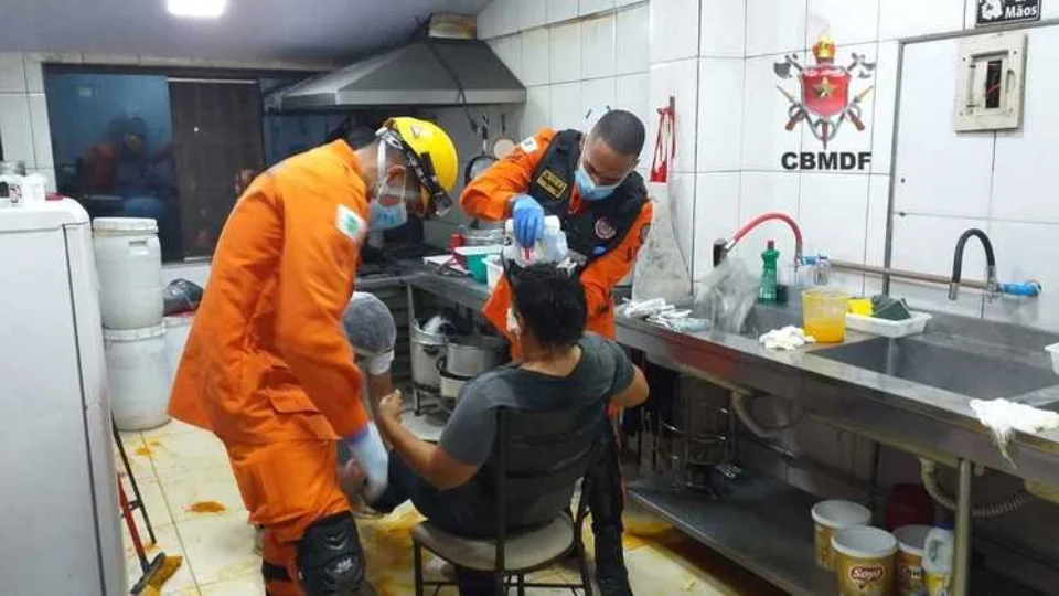 Explosão em restaurante deixa duas mulheres feridas