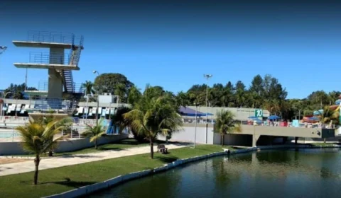 Jovem morre após pular de trampolim de piscina