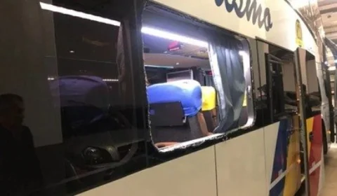 Ônibus do Boca é apedrejado antes de partida contra o Corinthians