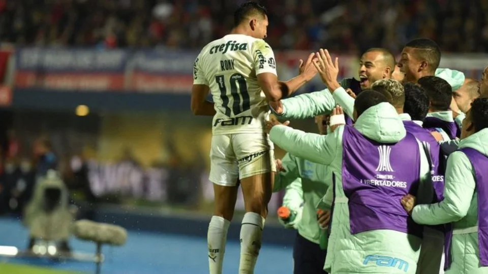 Palmeiras vence Cerro com dois de Rony e encaminha vaga na Libertadores