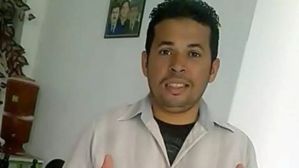 Homem vai comprar cerveja, se envolve em briga e é esfaqueado em praça