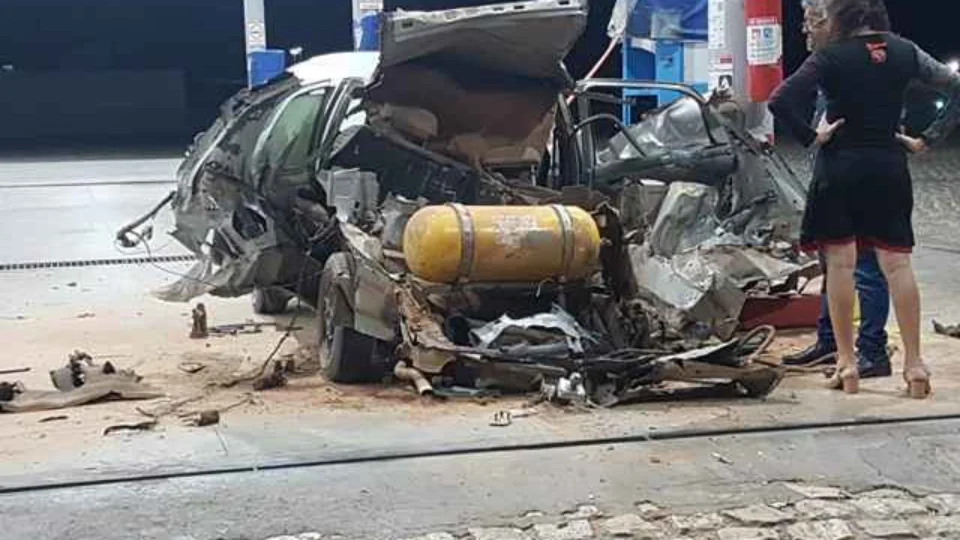 Morre motorista de carro que explodiu ao abastecer em posto
