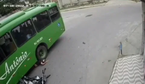 VEJA: Capacete salva motociclista de ter cabeça esmagada em acidente