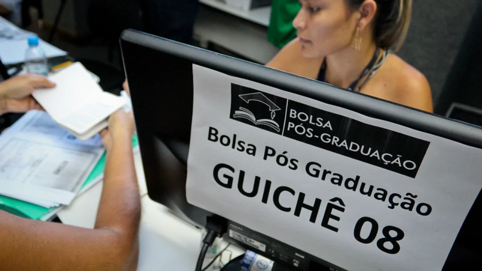 Confira lista de aprovados no Bolsa Idiomas e Pós-Graduação