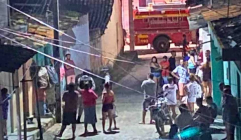 Adolescente de 15 anos ateia fogo na própria casa após surto psicótico