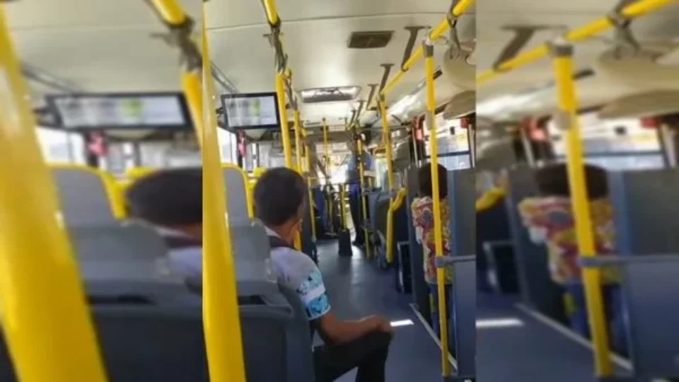 VÍDEO: Motoboy agride motorista de ônibus com golpes de capacete