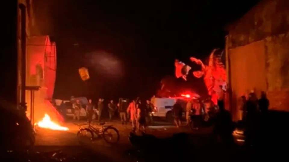 Funcionários do Garantido protestam contra falta de pagamento