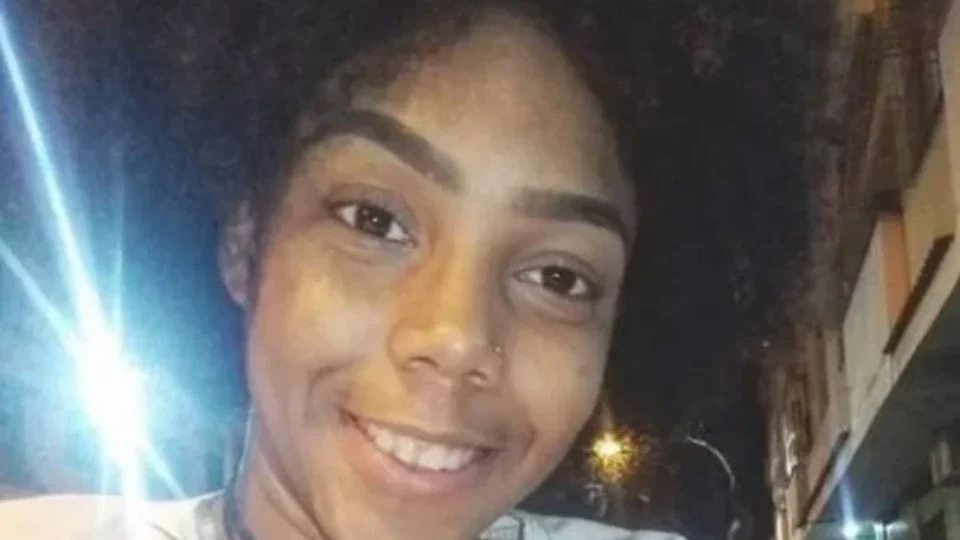 Mulher é assassinada a tiros dentro de casa pelo namorado
