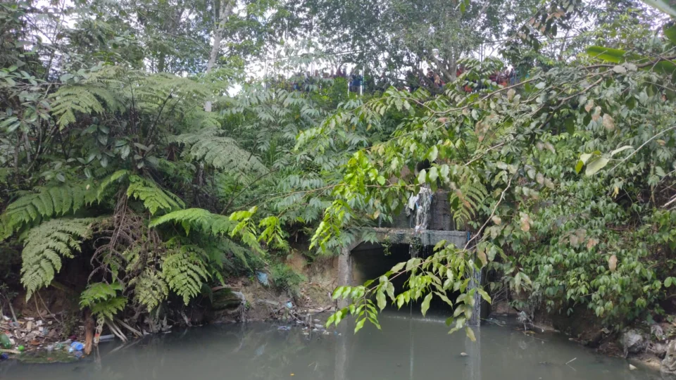 Segundo corpo que estava desaparecido em igarapé é encontrado; IMAGENS FORTES