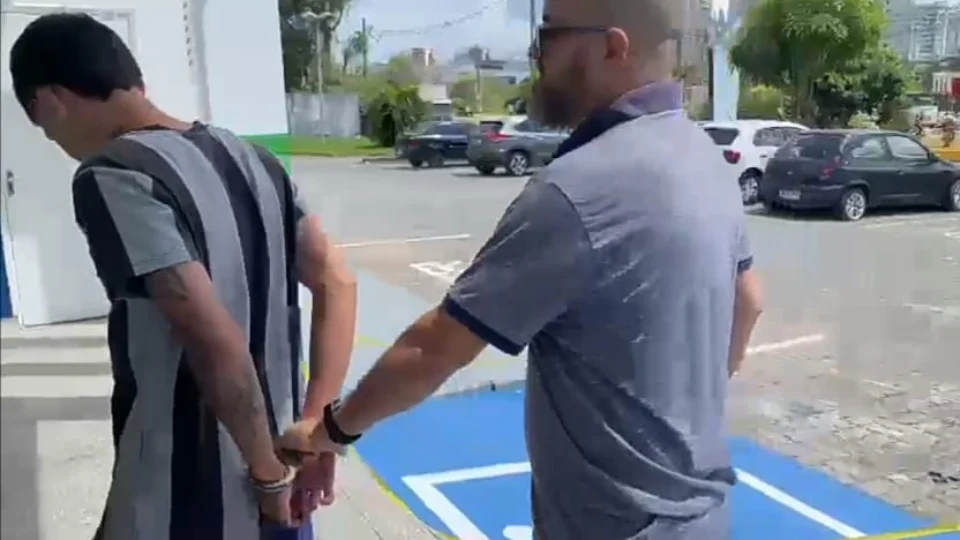 Motorista de aplicativo e comparsa são presos após realizarem assaltos em Manaus