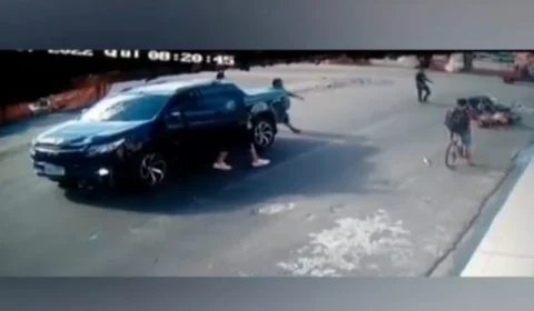VÍDEO: Baleado em assalto, empresário atropela casal em moto a caminho de hospital