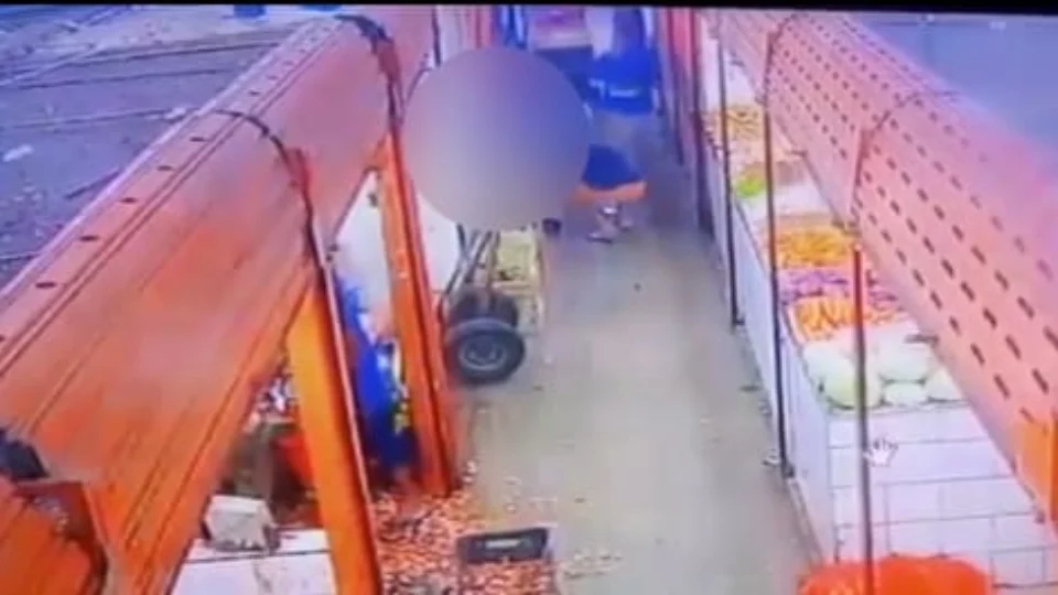 VÍDEO: Veja o momento em que jovem é assassinado dentro da feira da Manaus Moderna