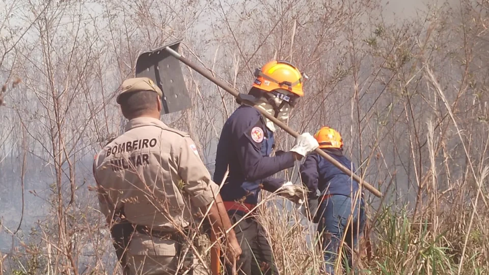 Operação Aceiro atua direto no combate aos focos de incêndio no interior