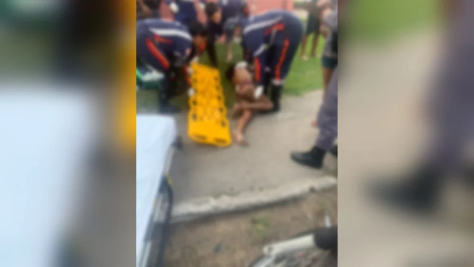 Indivíduo tenta matar mulher a facadas por suposta traição em Manaus