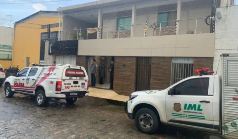 Caminhoneiro mata esposa com 14 facadas