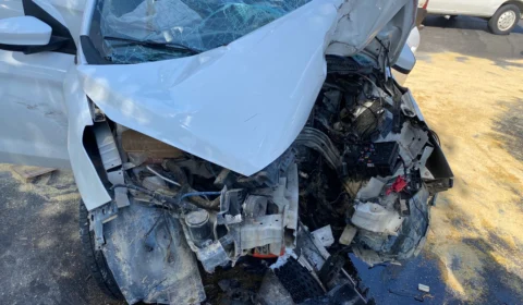 Vítima fica presa às ferragens em acidente de trânsito em Manaus