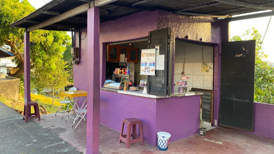 Criminosos arrombam estabelecimento e furtam máquina de R$ 14 mil