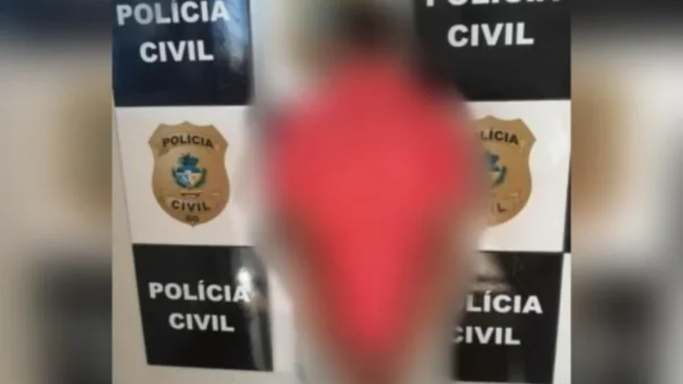 Homem é preso por estuprar e engravidar enteada de 11 anos