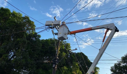 Moradores denunciam instalação de medidores aéreos no bairro Colônia