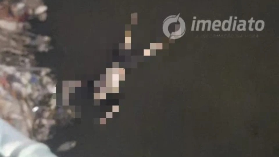 Cadáver é encontrado boiando em igarapé no Novo Aleixo