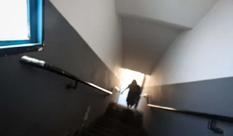 Homem dopa esposa, abusa dela e tenta se matar após o crime