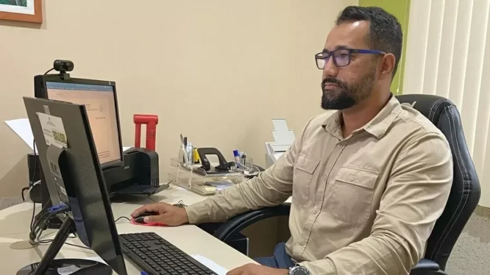 Homossexual, delegado manda prender mulher por homofobia