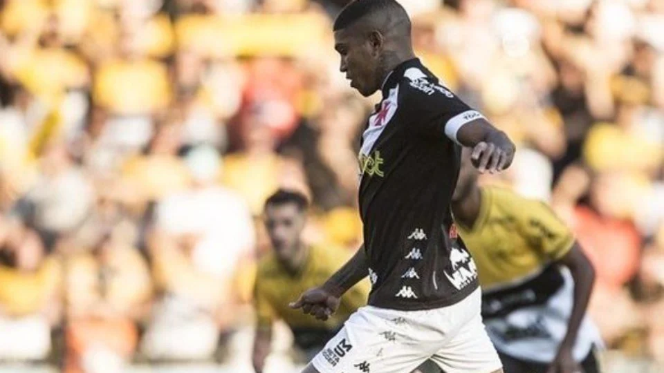 Raniel faz gol de pênalti e Vasco vence o Criciúma fora de casa