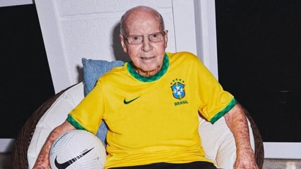 Aos 90 anos, Zagallo é internado com infecção respiratória